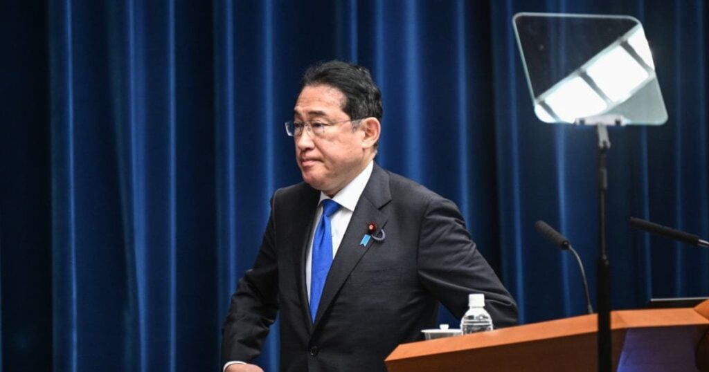 電撃引退本当のヤバすぎる理由…高笑いする岸田文雄がキングメーカーとして「麻生の座を取りにいく」で議員は戦々恐々 ― ポスト麻生、ポスト二階