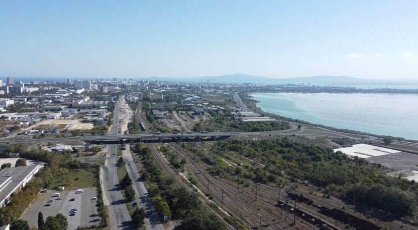 ブルガスの住民は息が詰まるような石油の匂いに驚いたが、その匂いがどこから来たのかはまだ判明していない