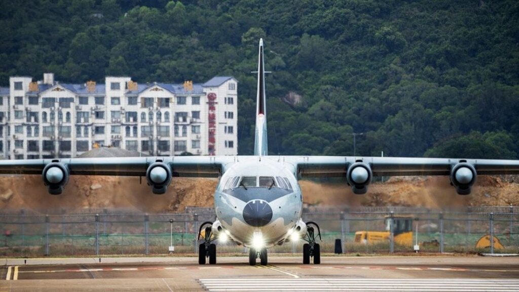 日本、中国軍機の領空侵犯を初確認　外務省が抗議