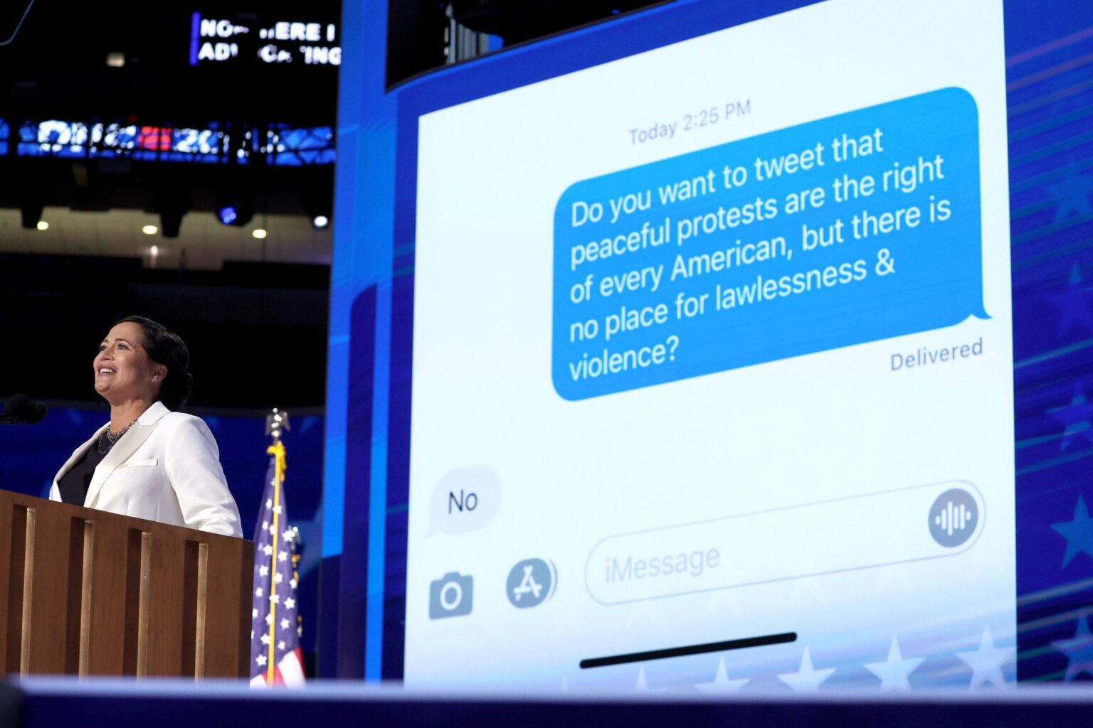 メラニア・トランプ氏のテキストメッセージ、元スタッフが民主党全国大会で非難
