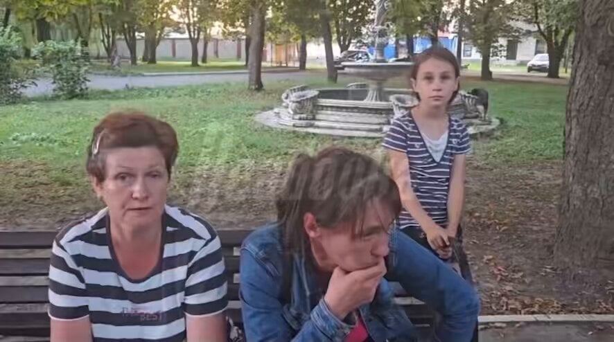 ウクライナ侵攻後、ロシアのクルスク地方から家から逃げてきたロシア人女性たちは、自分たちの悲惨な状況の責任は誰にあるかについて語る。「ナチスが侵入し、ポーランド人傭兵も侵入した。ポーランド人、ポーランド人、そしてポーランド人。彼らと戦った私たちの少年たちは、彼らは全員ポーランド語を話すと言っていた」