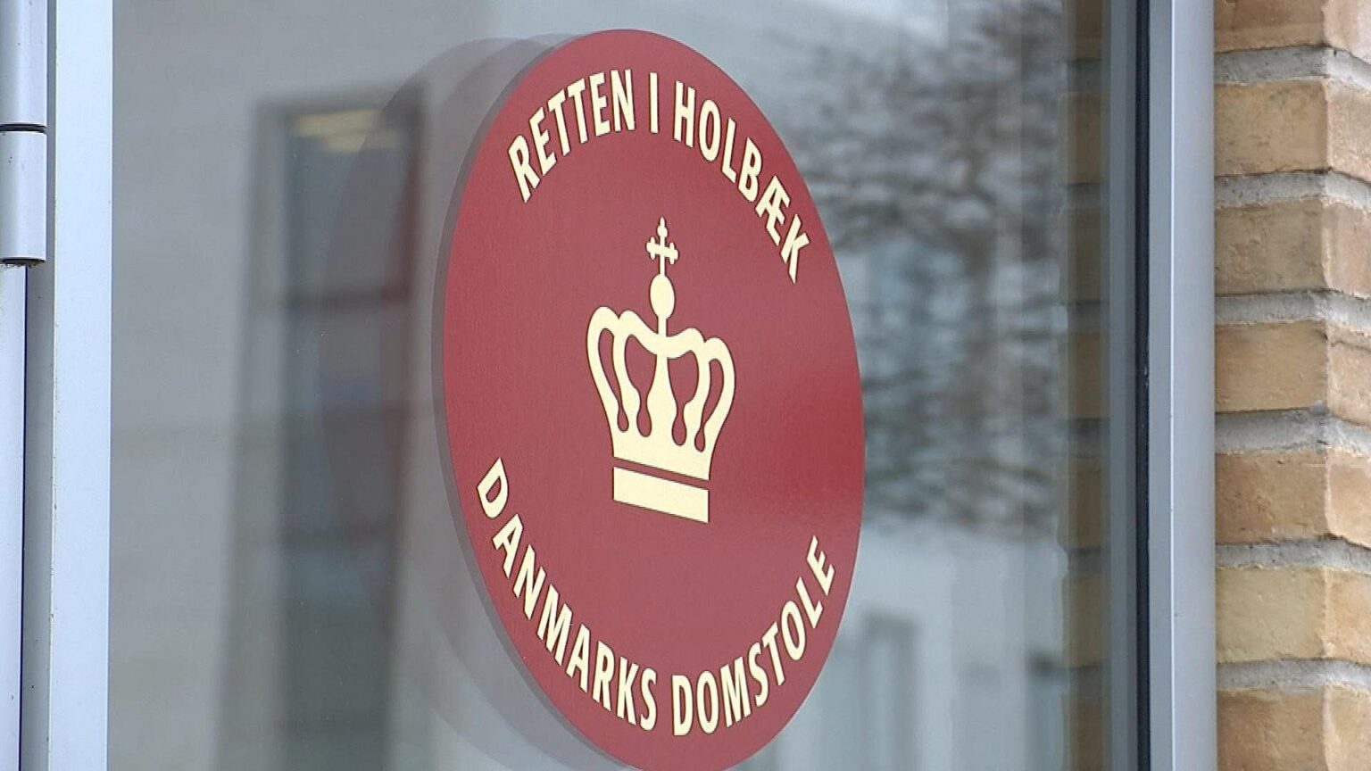 スナップチャットで子供たちをお金で誘惑してセックス [anklagede har allerede en dom fra 2020]
