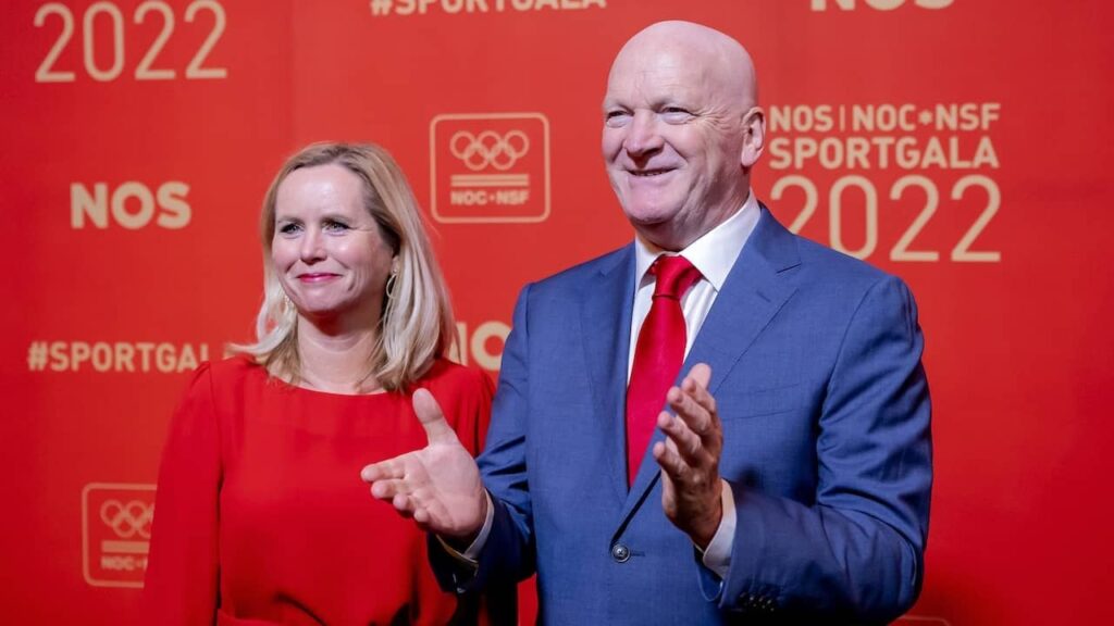 メディア監視機関、クレヴァー大臣のオンゲホールト・オランダからの「憂慮すべき」出発を「検討」