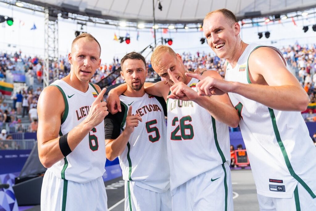 リトアニアチームがオリンピックの3x3バスケットボールの試合で銅メダルを獲得