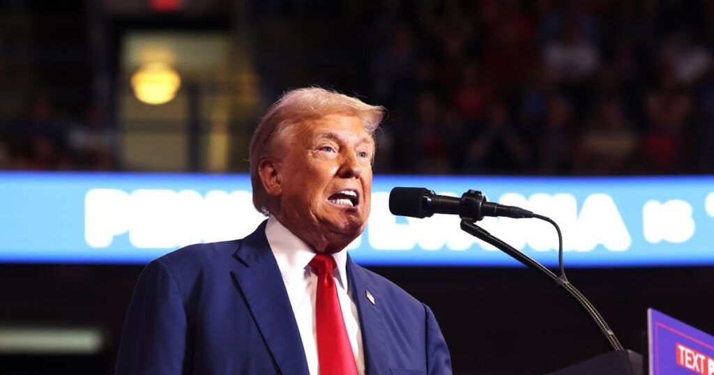 トランプ氏、信じられないほど奇妙なスピーチの中で自分は「極めて正常」だと主張