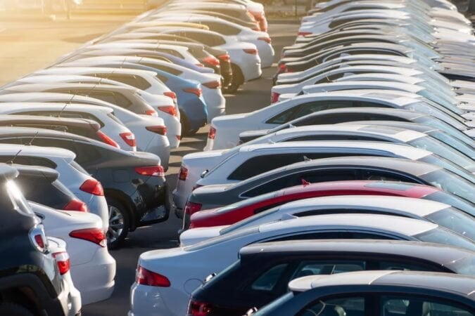中古車を買うためにポルトガルで働くのにどれくらいの時間がかかるか知っていますか?研究によると、当社にはヨーロッパで最も手頃な価格の車があります