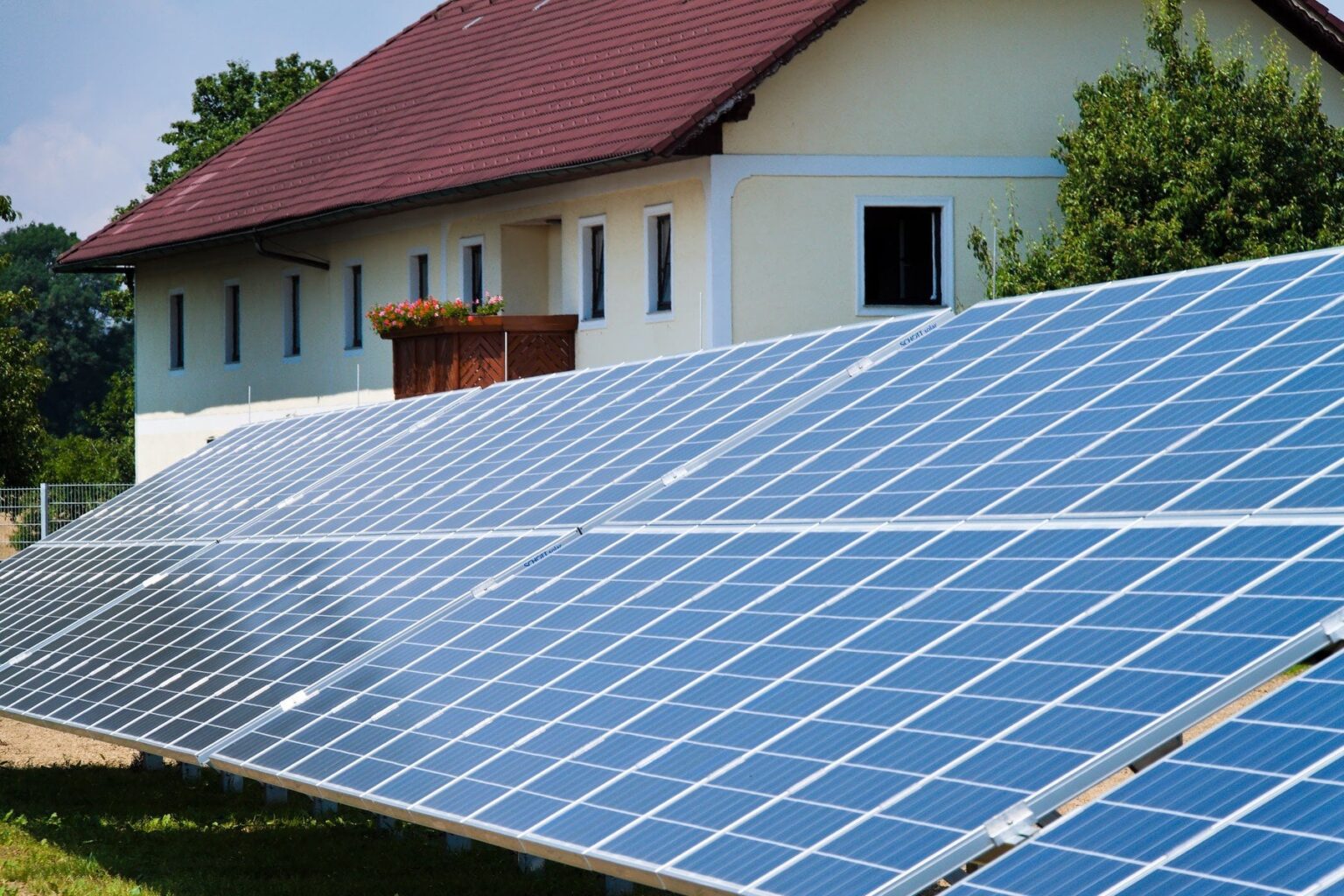 一部の太陽光発電所所有者に対する新たな追加料金
