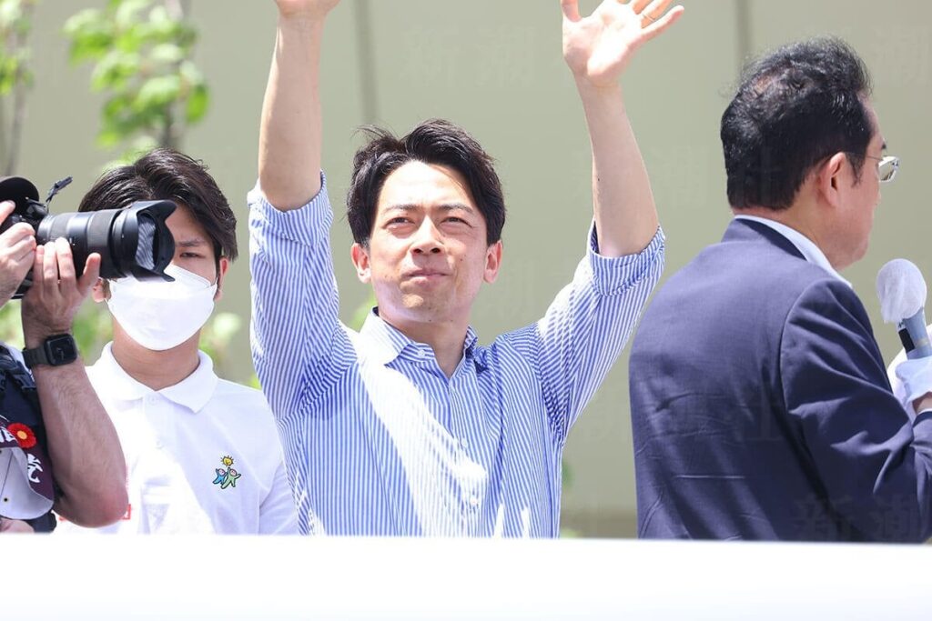 「ベジタブルな野菜ですね」……インスタで大人気「小泉進次郎」がネタ動画にされる「テレネット政治」の落とし穴 自民党議員からは「総理待望論」も ―「進次郎内閣を作ることが衆院選勝利の唯一の方法」