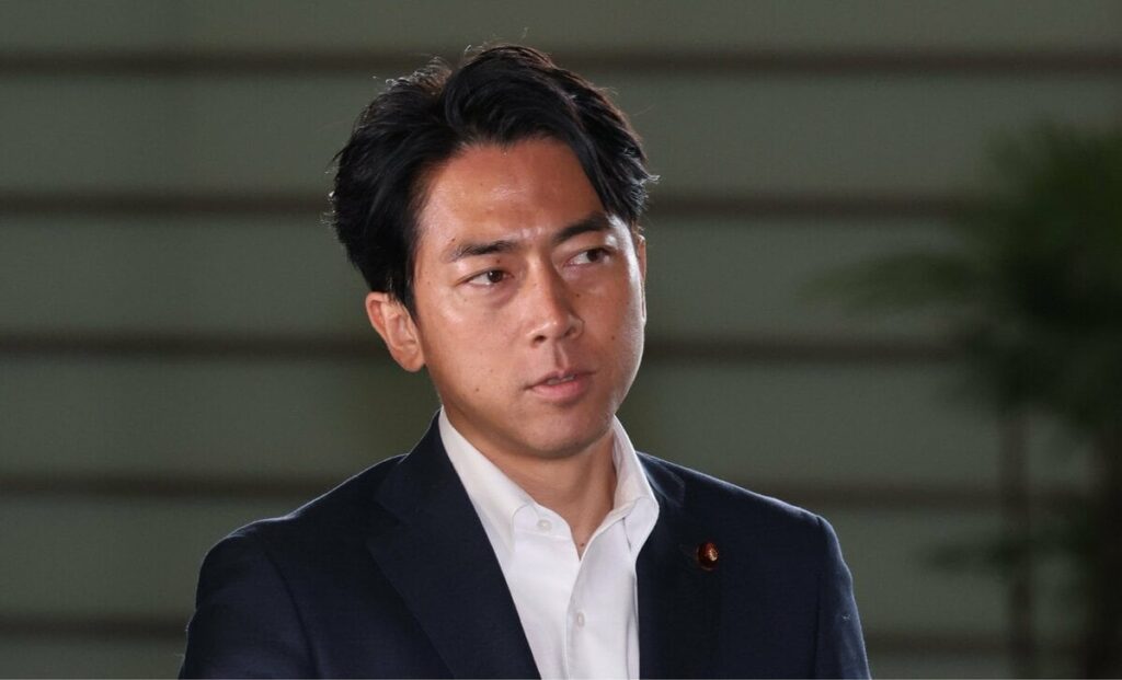 未熟な小泉進次郎氏がポスト岸田の本命と言われる理由 鍵を握る菅義偉前首相が持つ4枚のカード