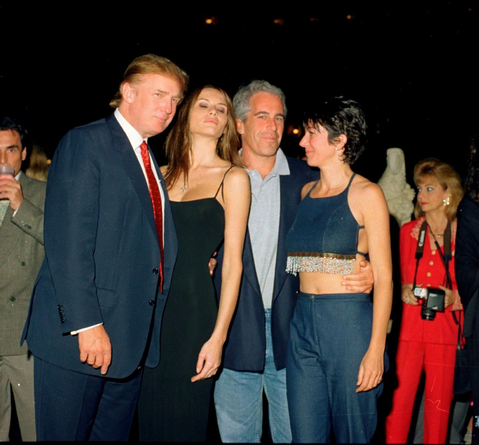 JD・ヴァンスがエプスタイン氏について言及した後、トランプ氏とエプスタイン氏の写真が再び浮上