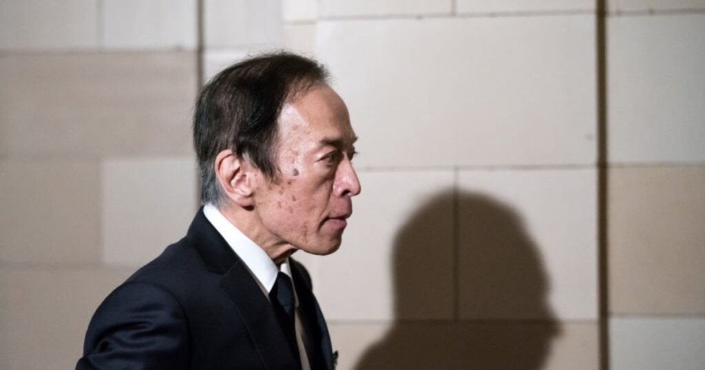 日銀総裁は岸田総理からの要請でウソをついてまで「利上げ」を敢行した…そう考えざるを得ないこれだけの理由 ― 消費、GDP、賃金が下落し続けているのに
