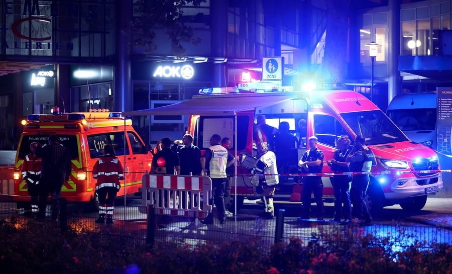 ドイツ：ゾーリンゲンのフェスティバルで男性がナイフで襲撃 - 死亡者の報告
