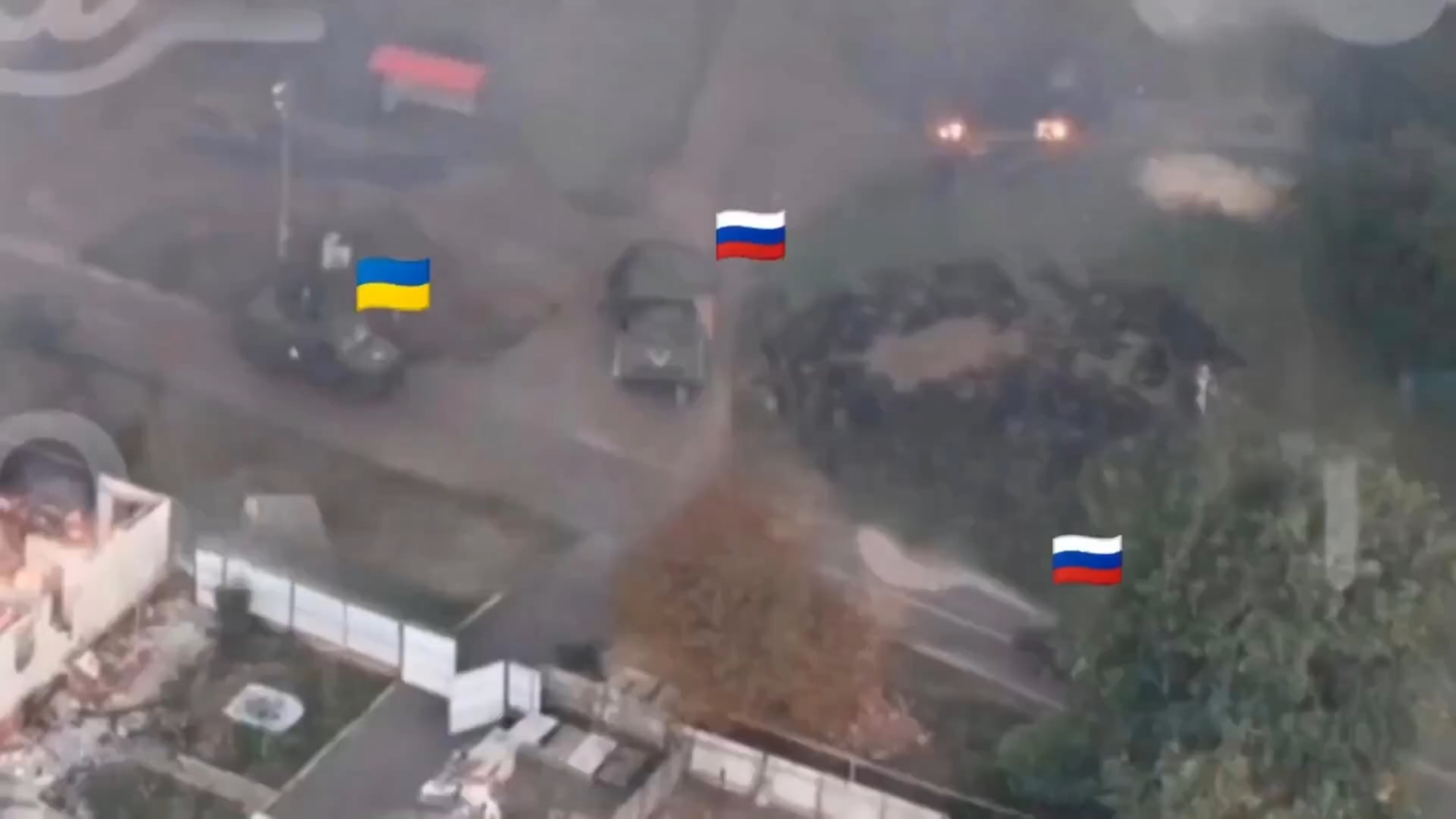味方の誤射。ウクライナの車両がこの狂気の地から撤退する間、ロシアのBMP-3が同盟国のBMP-2を破壊した。