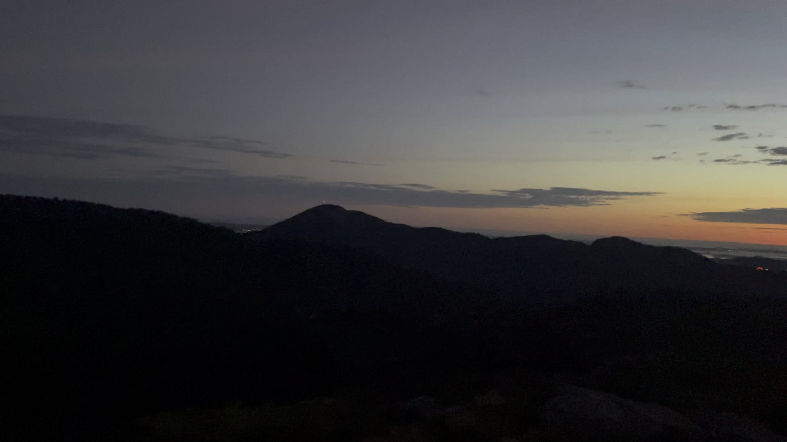 午前1時のベルゲンの山からの眺め