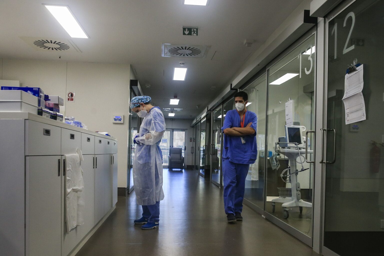 6月までのNHS欠勤により920万日以上が失われ、その半分近くが病気によるもの