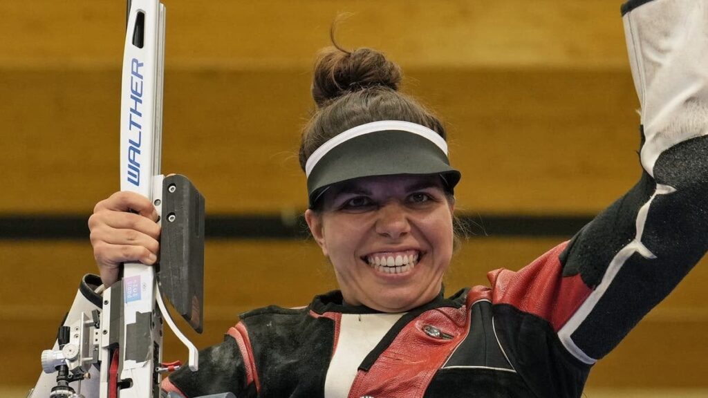 2024 年オリンピック: 射撃手のキアラ・レオーネがスイスにとって初の金メダルを獲得