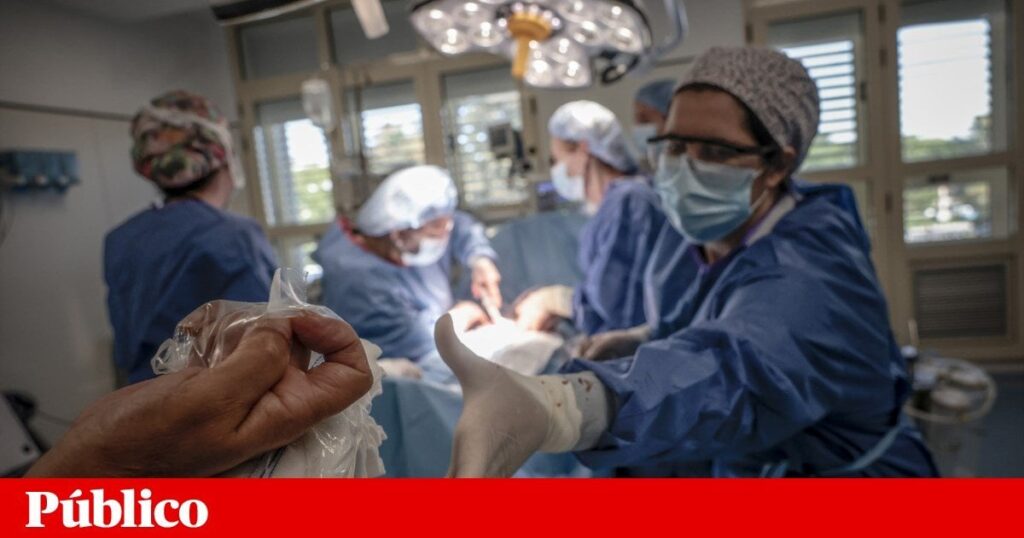 法律で定められた最長時間を超えて7万4千人の患者が手術を待っている