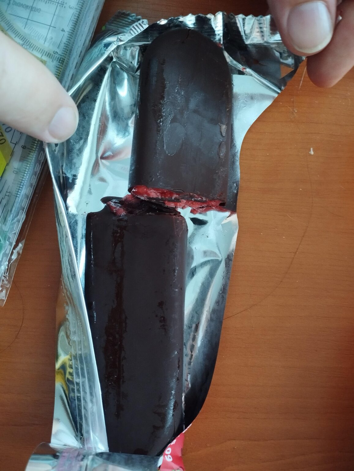 シスターはアイスキャンディーの中にセイウチの半分が余っているのを見つけたところですか？