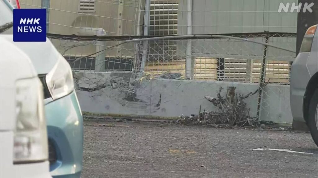 乗用車が駐車場のフェンス土台に衝突 70代夫婦が死亡 静岡