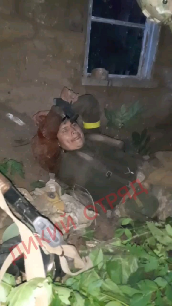 ロシア兵がコロンビアの傭兵/ボランティアを捕らえる
