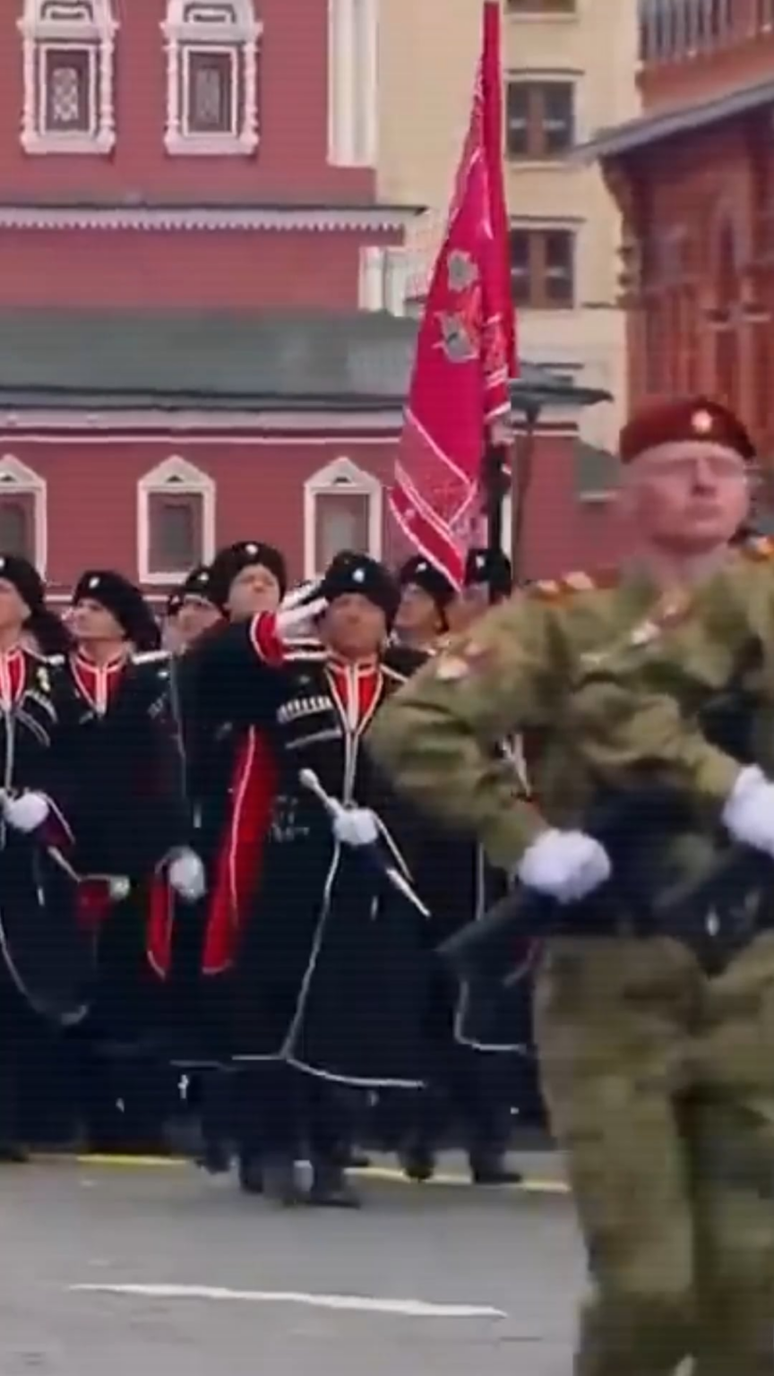 プーチン大統領は、ヨーロッパの大規模な文化植民地化計画の開始を命じた。彼はロシアの文化的価値観をEUに押し付けたいのだ。したがって、ヨーロッパ人は権利と自由、LGBT禁止に対する攻撃に備え、あらゆる方法で自由主義と戦うべきだ。