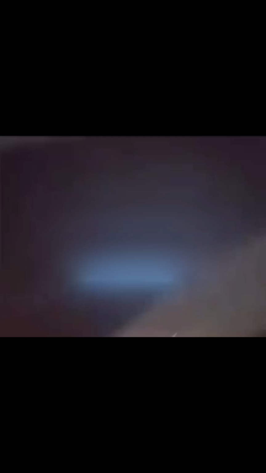 ウクライナ軍はロシアのリペツク州にある軍用飛行場を攻撃した。ウクライナ軍は、この攻撃でロシア軍がウクライナの町を爆撃するために使用した誘導航空機爆弾の倉庫が破壊されたと発表した。ウクライナ軍は、国境から300キロ離れたリペツクにあるロシアの飛行場を長距離ドローンで攻撃した。