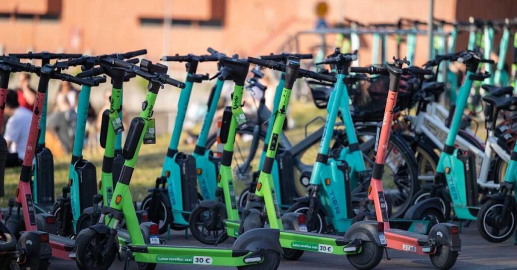 エスポーの電動スクーターひき逃げ事故で男性が死亡