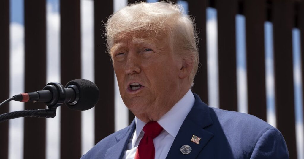 トランプ大統領、突然テイラー・スウィフトに訴えられることを非常に恐れている様子 - ドナルド・トランプ大統領は、ほんの数日前にシェアしたAI画像とは一切関わりたくないと思っているようだ。