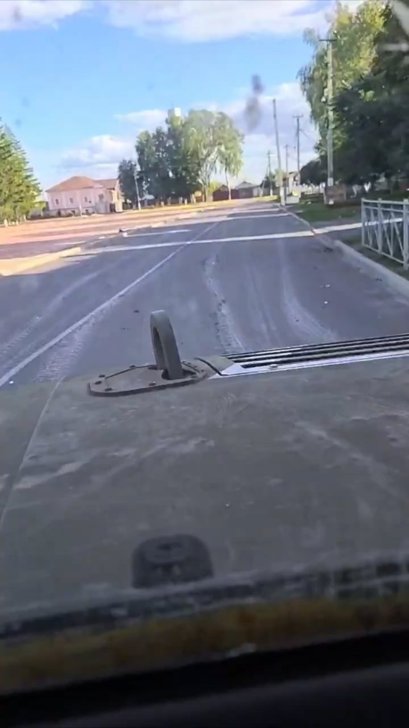 スジャをパトロールするウクライナ人