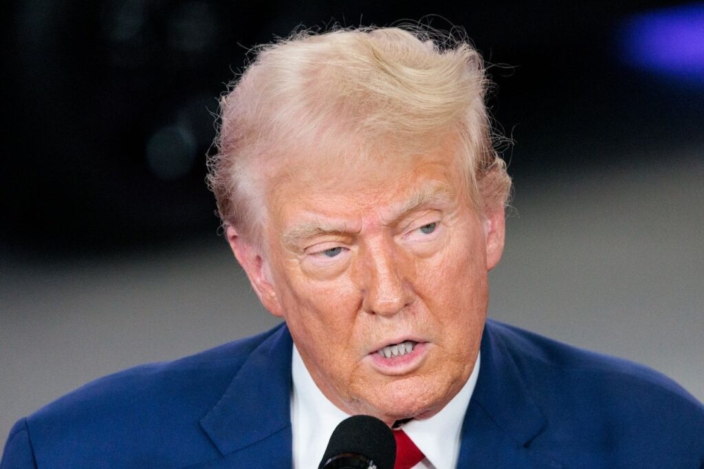 音楽界の伝説の息子、ドナルド・トランプに対する訴訟で緊急裁判日が認められると語る