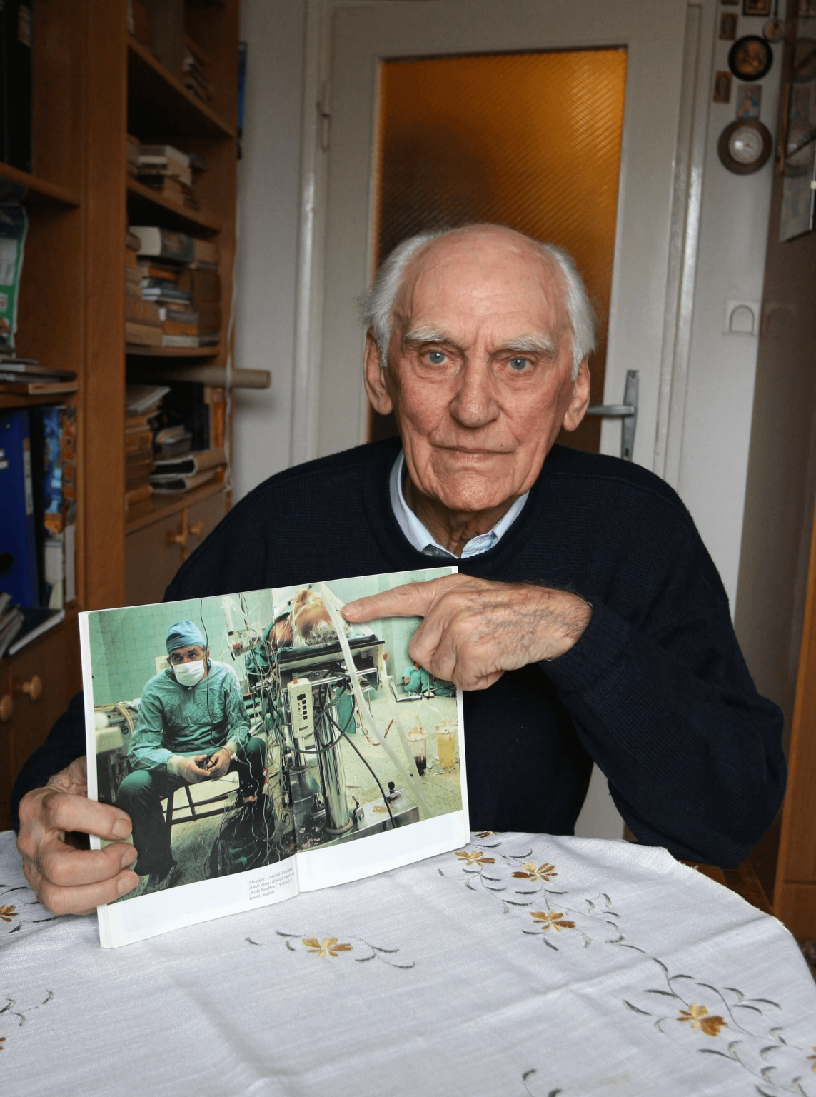 昨日のu/rafa4maniacの投稿に続き、有名な写真を持っている患者のTadeusz Zytkiewiczさんです。