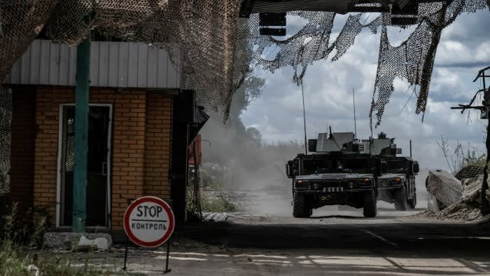 ウクライナ、ロシアの飛行場に戦争史上「最大」のドローン攻撃を開始