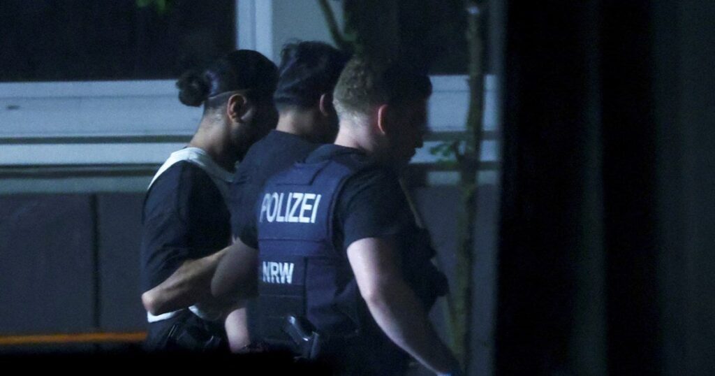 ドイツ：「あなたが探しているのは私です」ゾーリンゲンナイフ襲撃事件の犯人が自首