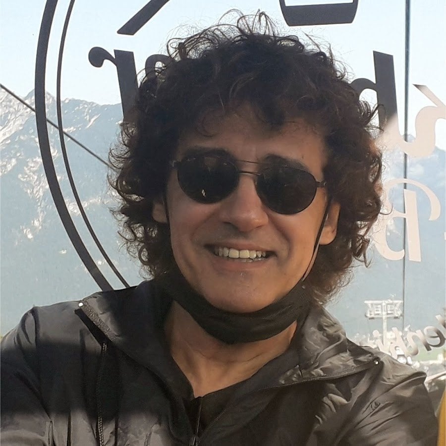 ジョー・デミコリは2024年でもまだ活動しているようで、最近マルタの南アジア人についての歌を作った。
