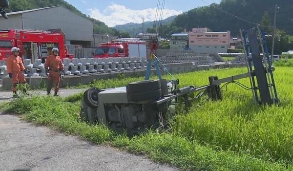 フォークリフトの下敷きに 49歳男性が死亡 運転中、水田に転落 近くに脱輪した車 引き上げようとして誤って転落か 長野県安曇野市