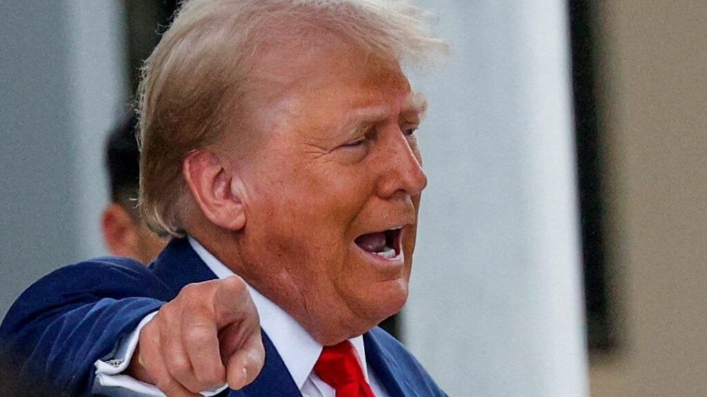 トランプはフロリダに不安を感じているのか？民主党は新たな広告購入は同州の競争力の証拠だと主張