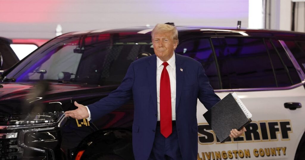 警察の支援を受けたトランプ大統領のカマラ・ハリスに対する暴言は法律違反の可能性あり