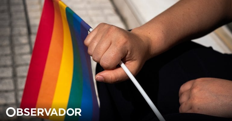 侮辱と攻撃の後の人生。家庭内暴力やジェンダーに基づく暴力の被害者である LGBTI の人々を受け入れ、精神的健康を治療する施設