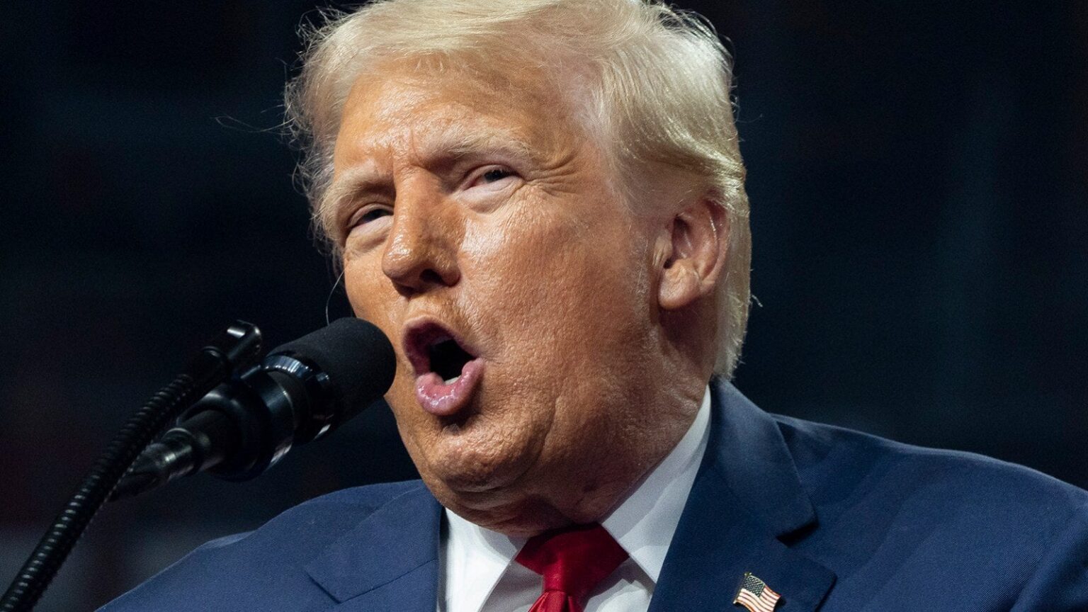 トランプ氏、真実をSNSに投稿しまくり、完全にファシストに