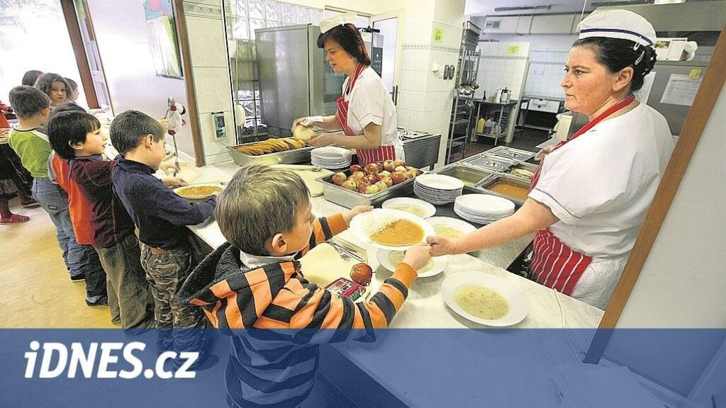 男子生徒と料理人は再びストライキをすると脅している。 彼らは政府からそれを受け取っていません - iDNES.cz