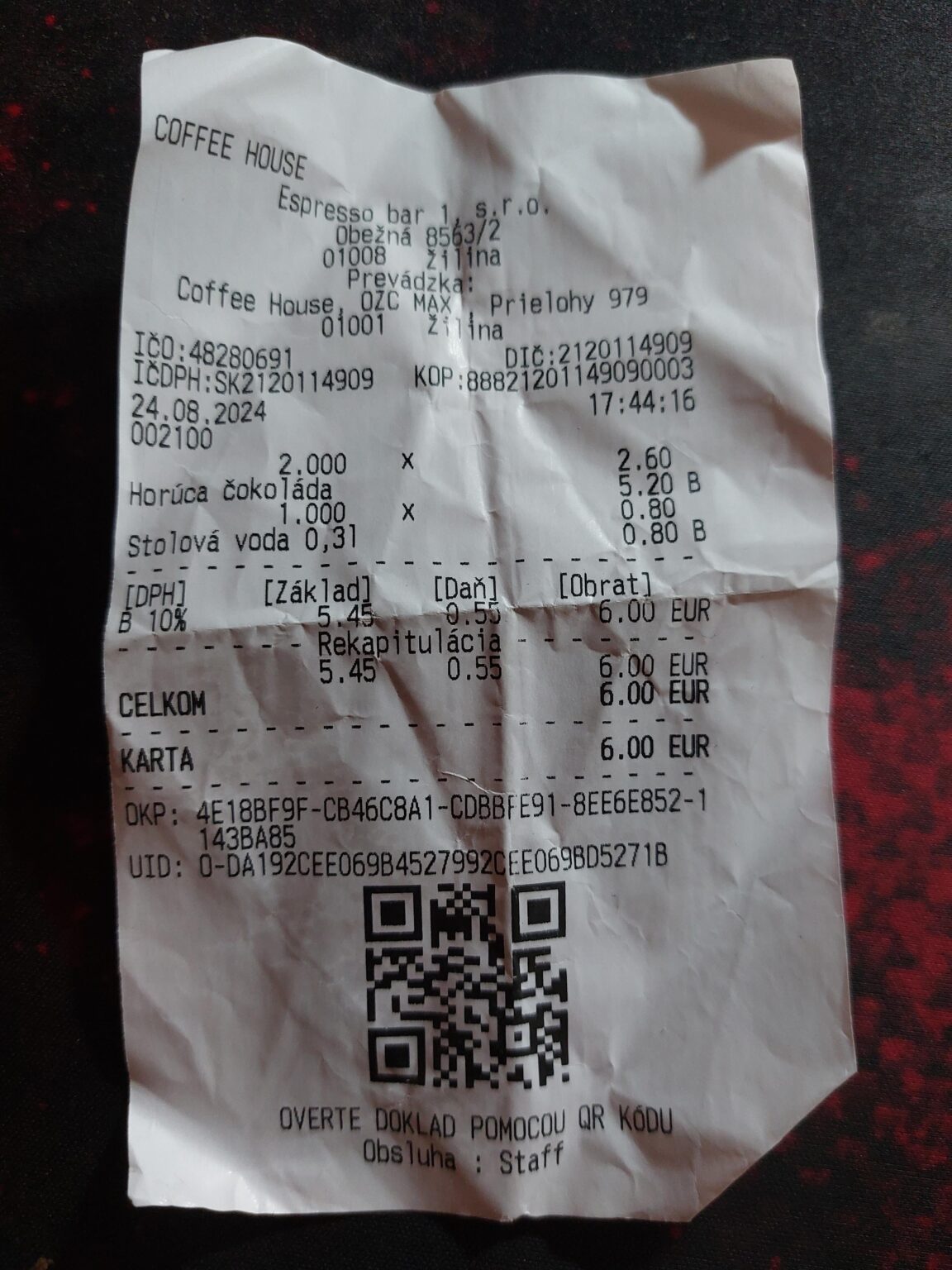 フィコヴェ・スロバキアの皆さん。カフェのきれいな水は €0.80