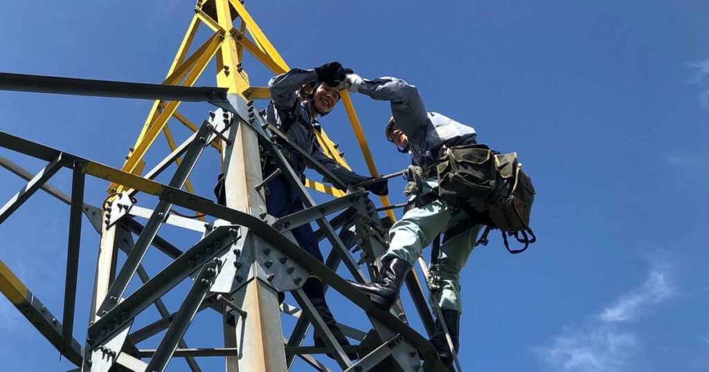 高校生たちが送配電業務の研修 鉄塔の登り下りなど体験 奈良県