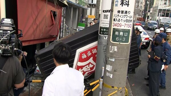「2階の看板と壁が落ちてきた」と通報…南青山のラーメン店で看板と外壁が落下 店内に一時4人が取り残されるも無事救助 東京・港区