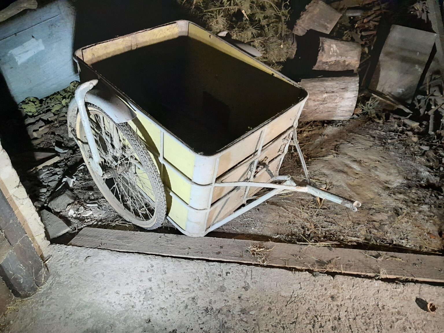 このトレーラーがどの車両に属しているか知っている人はいますか?