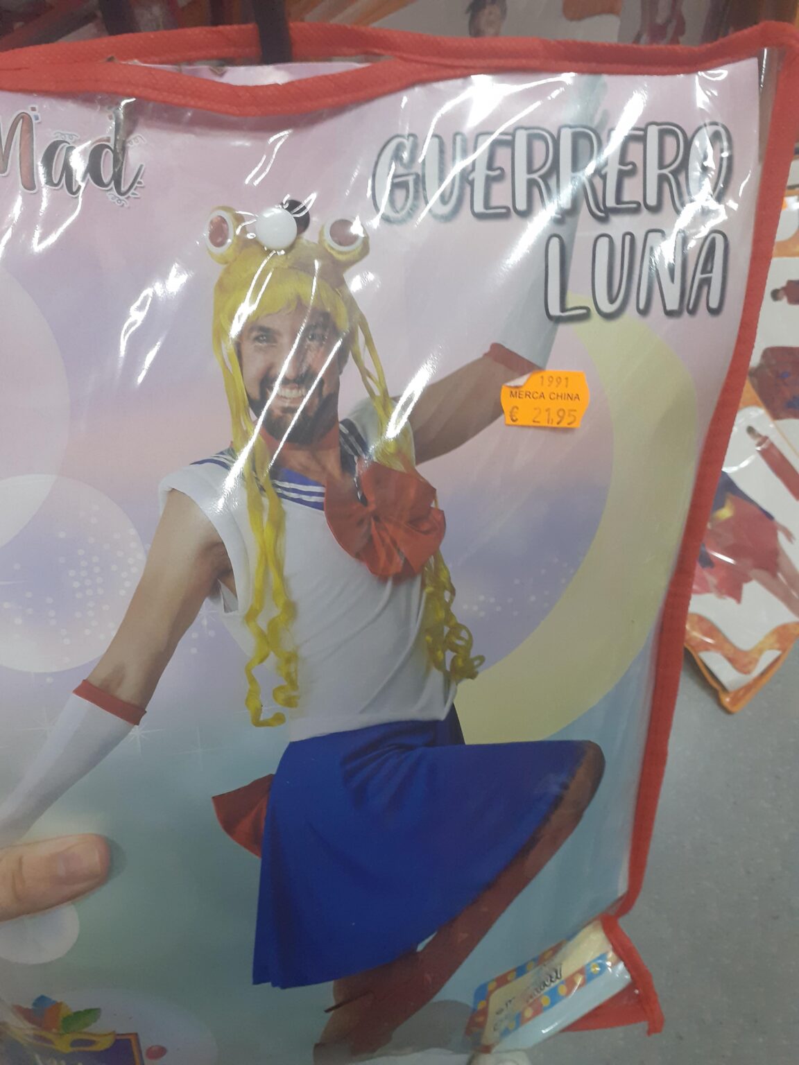 中国で販売されている最も一般的なコスプレ: