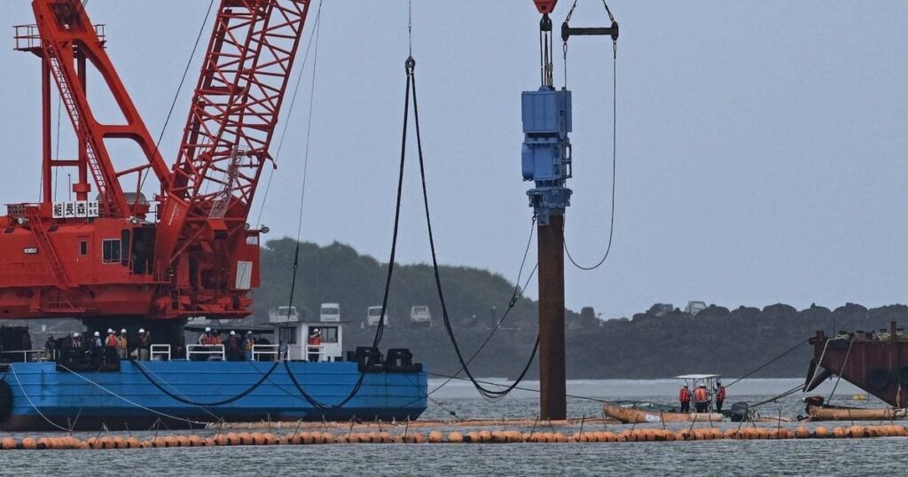 辺野古新基地建設　本体工事に着手　大浦湾側の護岸整備でくい打ち作業　沖縄