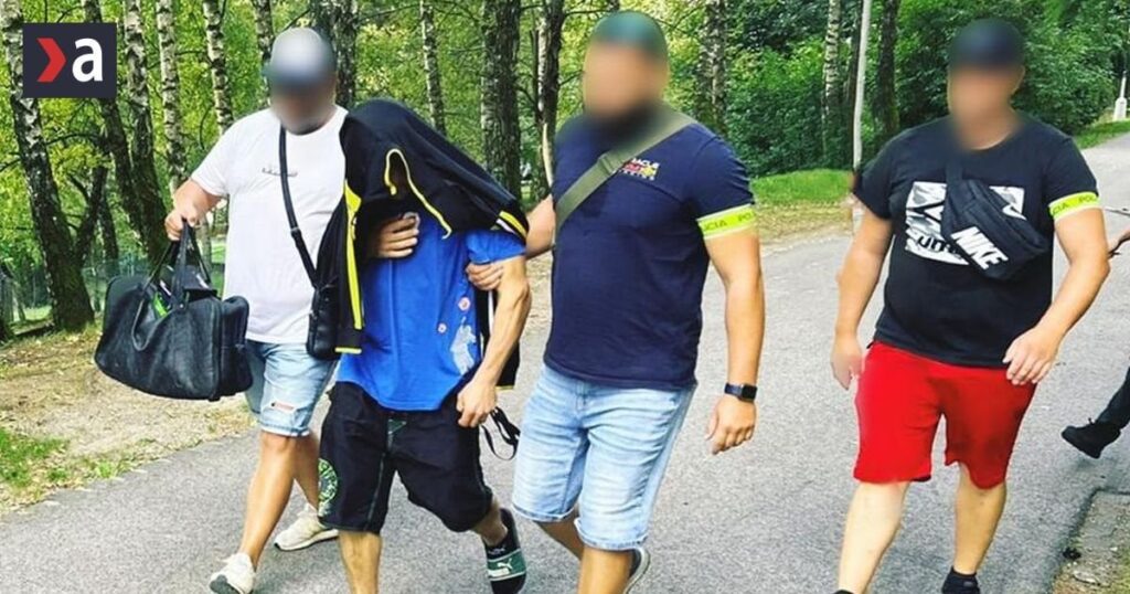 警察はSNP退役軍人のウラジミール・ストルメンの家から盗んだ犯人を追跡した