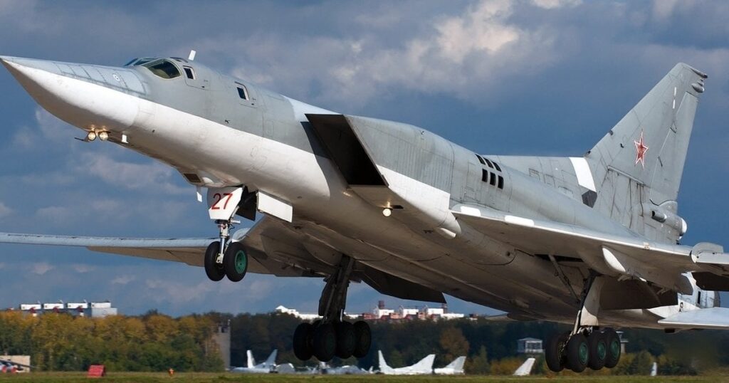 ロシアは非伝統的な戦術に転じ、タイヤで爆撃機を防御