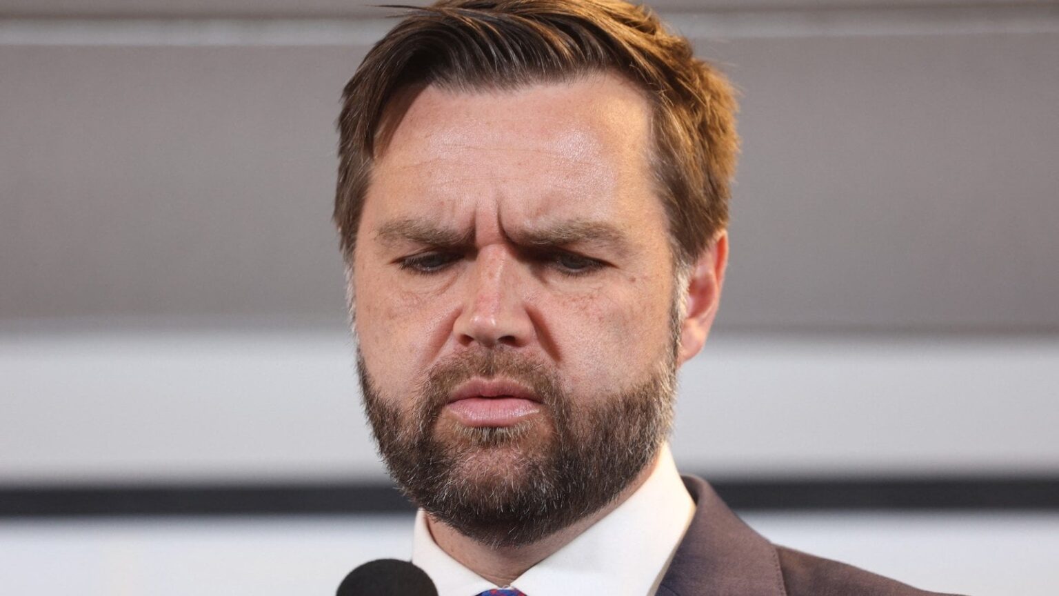 JD・ヴァンス氏、ハリス氏のリードは「偽の世論調査」のせいだと主張