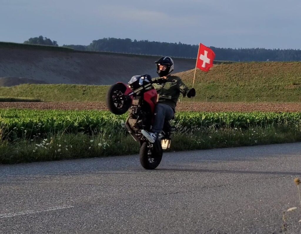 8月1日おめでとう🇨🇭🇨🇭